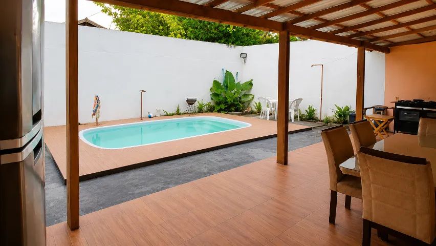 VENDE-SE IMÓVEL COM PISCINA - CONJUNTO ALBATROZ