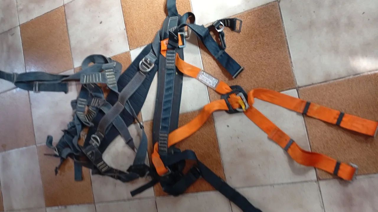 Vendo Cinto de Segurança tipo Para-quedista  - Foto 3