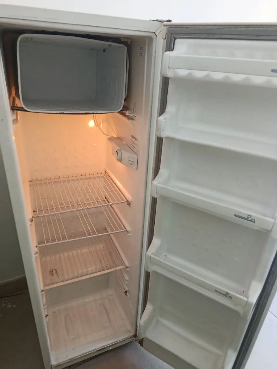 Geladeira 240 Electrolux 