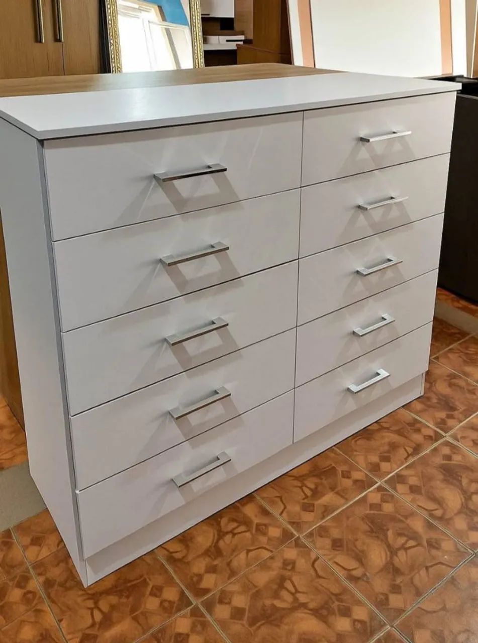Cômoda nova na caixa 