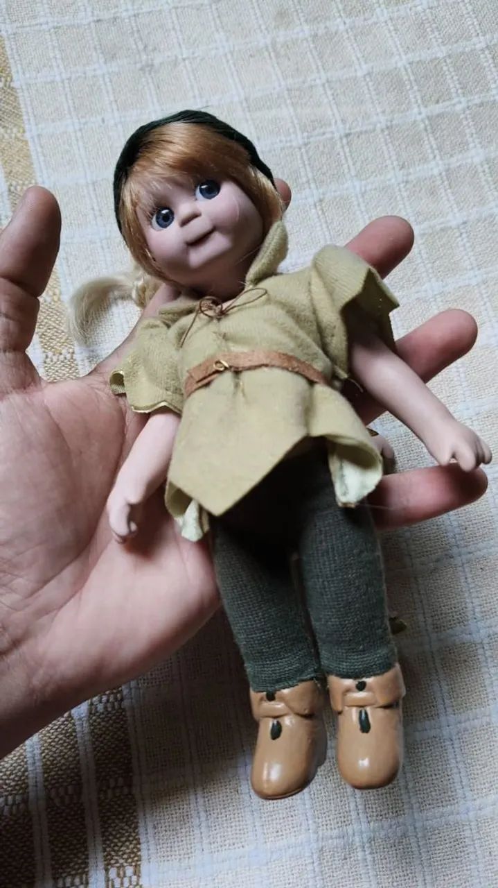 Bonecos de porcelana Peter pan e cininho - Foto 2