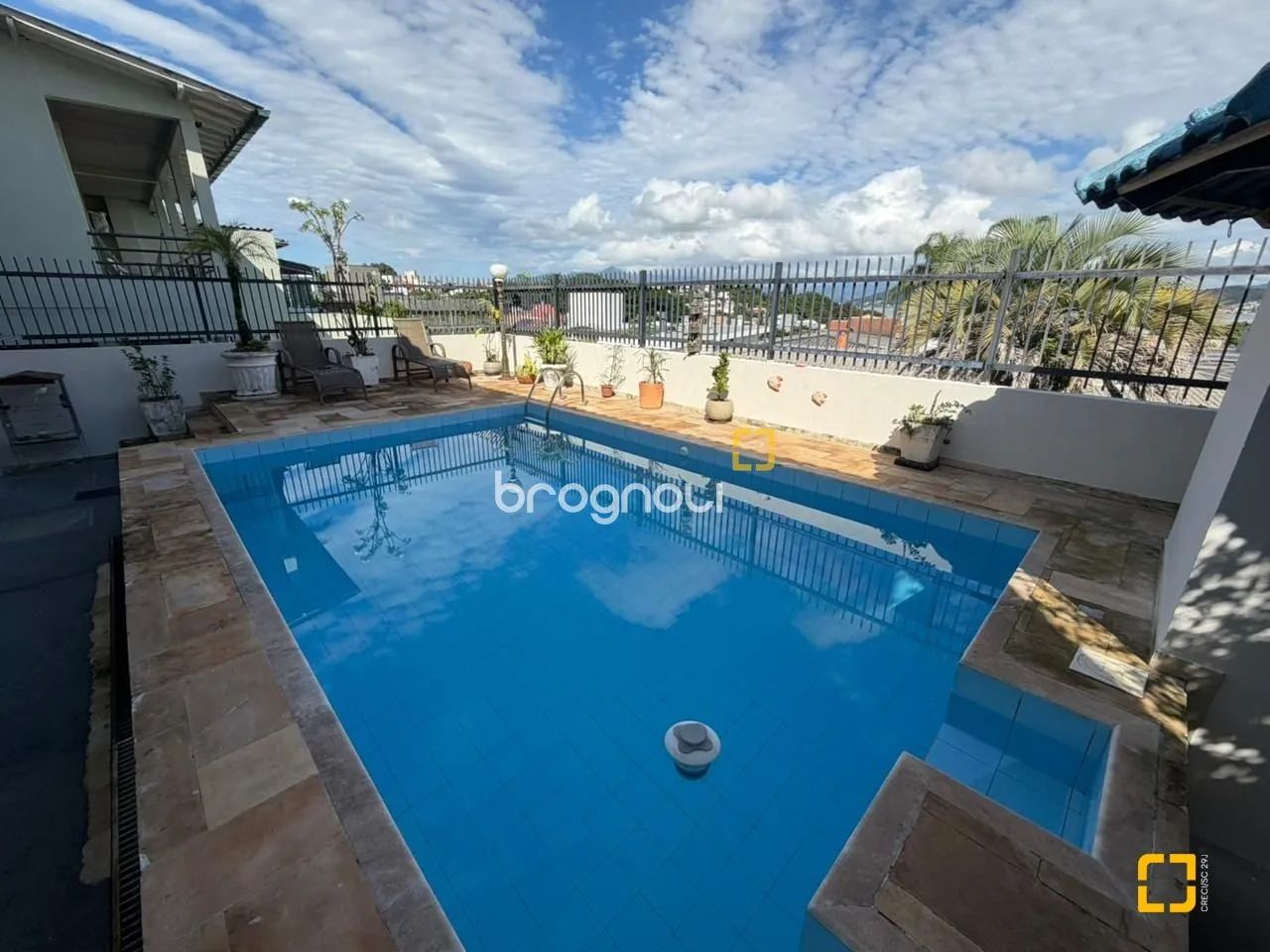 Casa com 5 dorm (2 suites), com vista mar e piscina no Bom Abrigo - Fpolis/SC