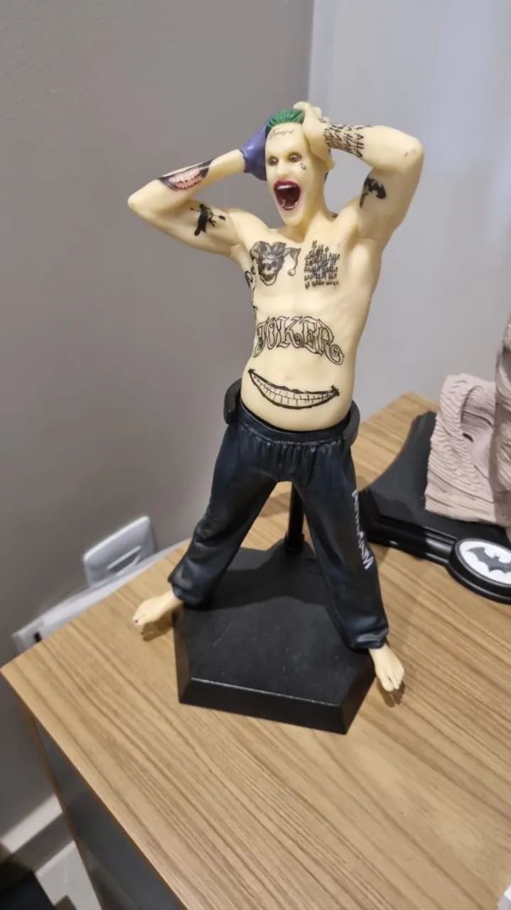 Action figure Coringa (suicide squad) 