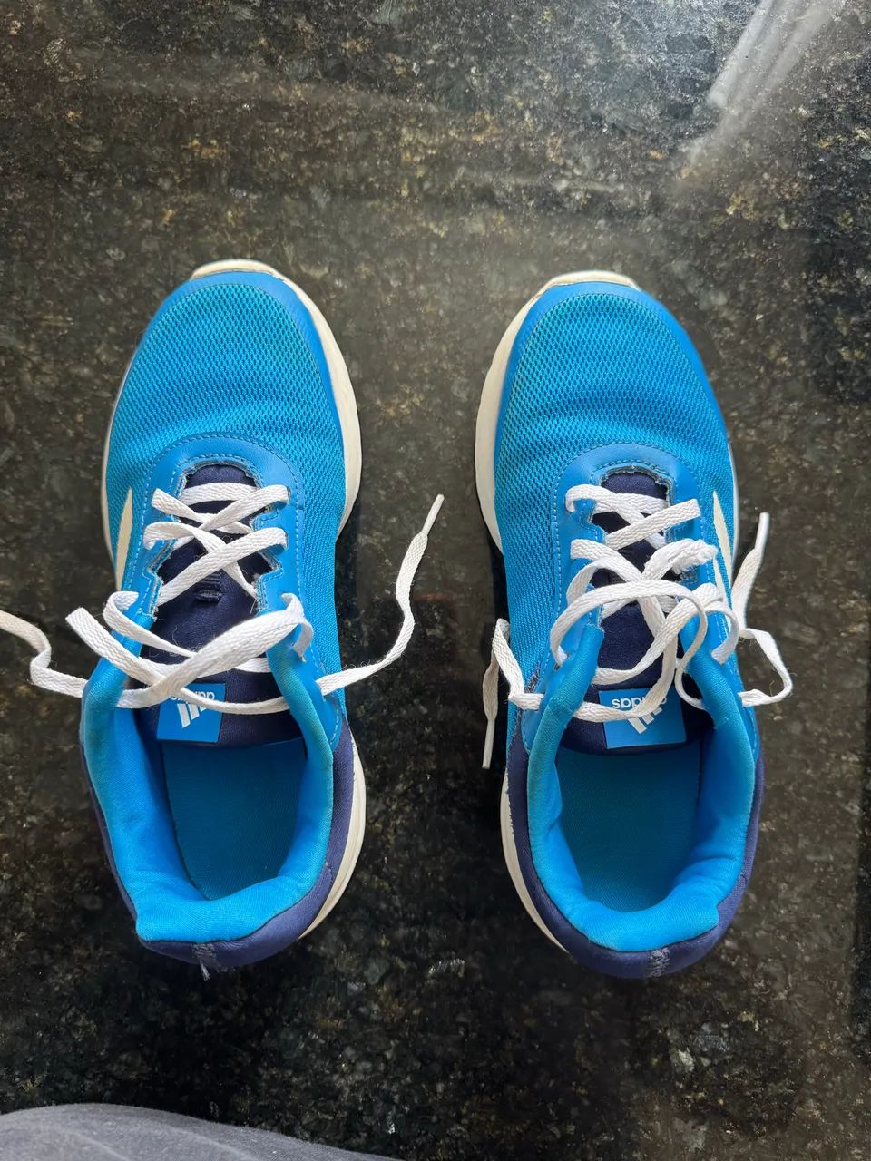 Tênis adidas 