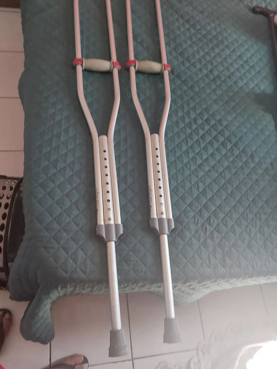 Vendo par de muletas da marca Hidrolight 