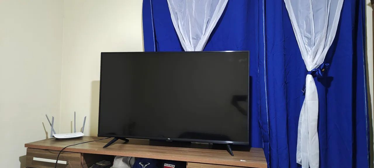 Vendo tv smart TLC 50 K comando de voz inteligente artificial Android  - Foto 3