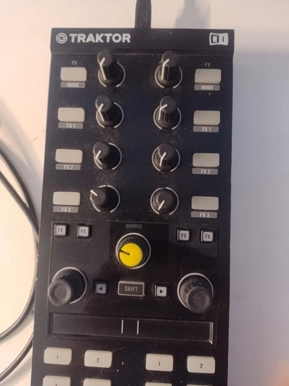 Native Instruments Traktor Kontrol X1 MK2 - Controlador DJ