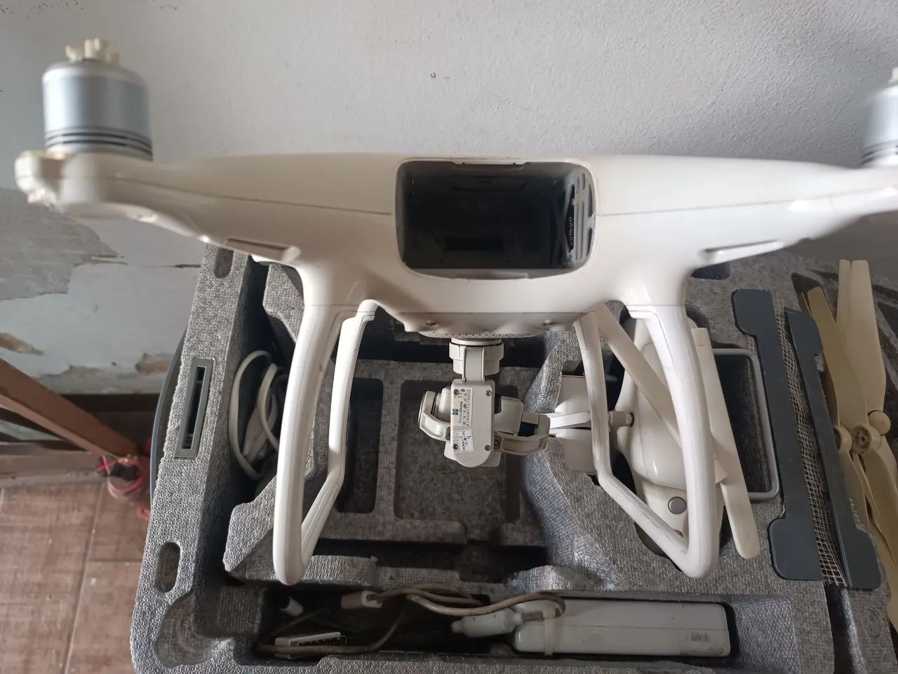 Drone Phantom 4 com 3 baterias - Foto 2