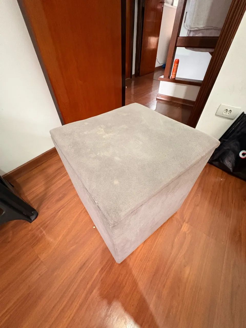 Puff Baú Cinza com Espaço Interno para Armazenamento - Foto 3