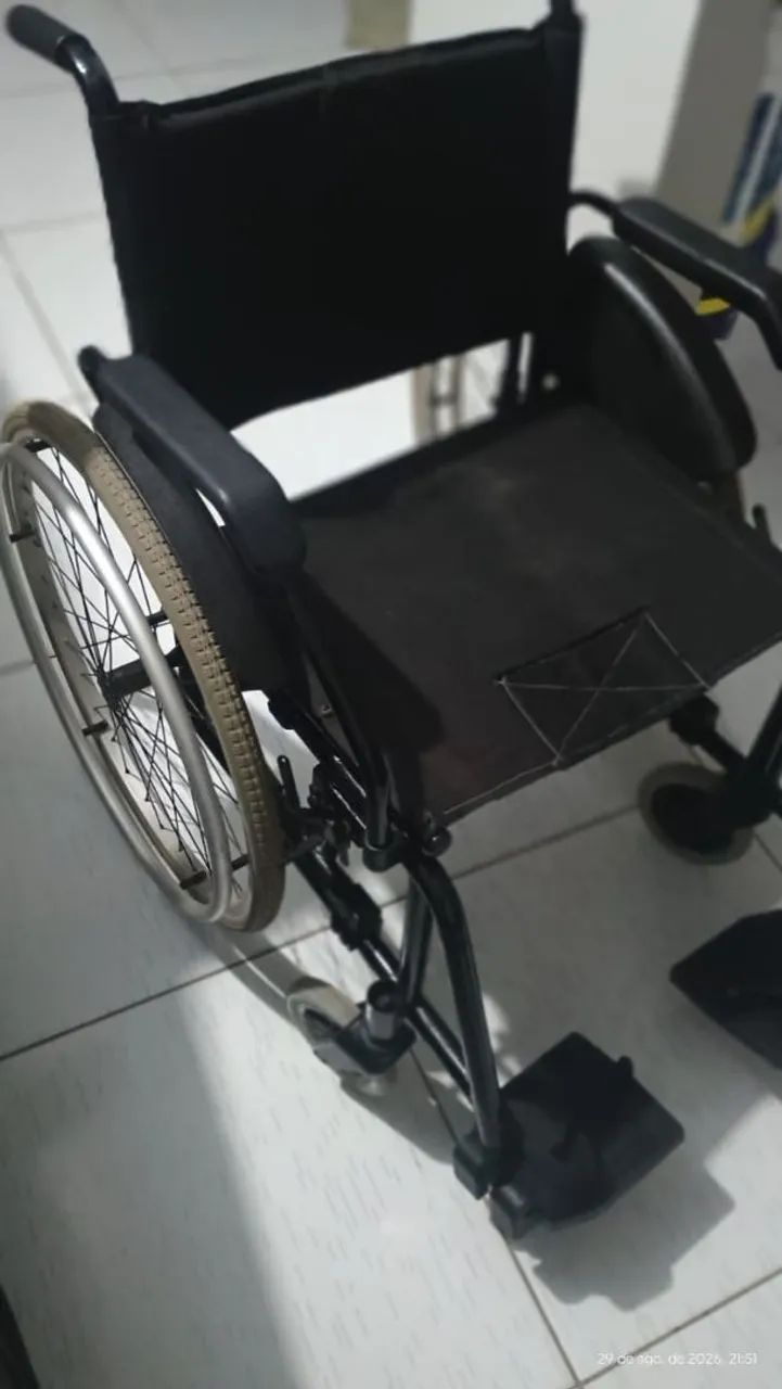 Cadeira de rodas de marca - Foto 2