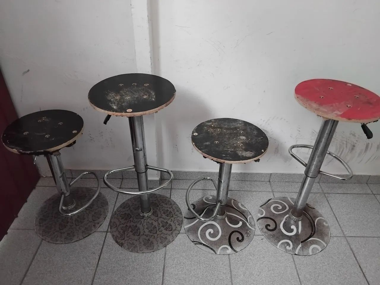Banqueta giratória com regulagem de altura - Foto 3