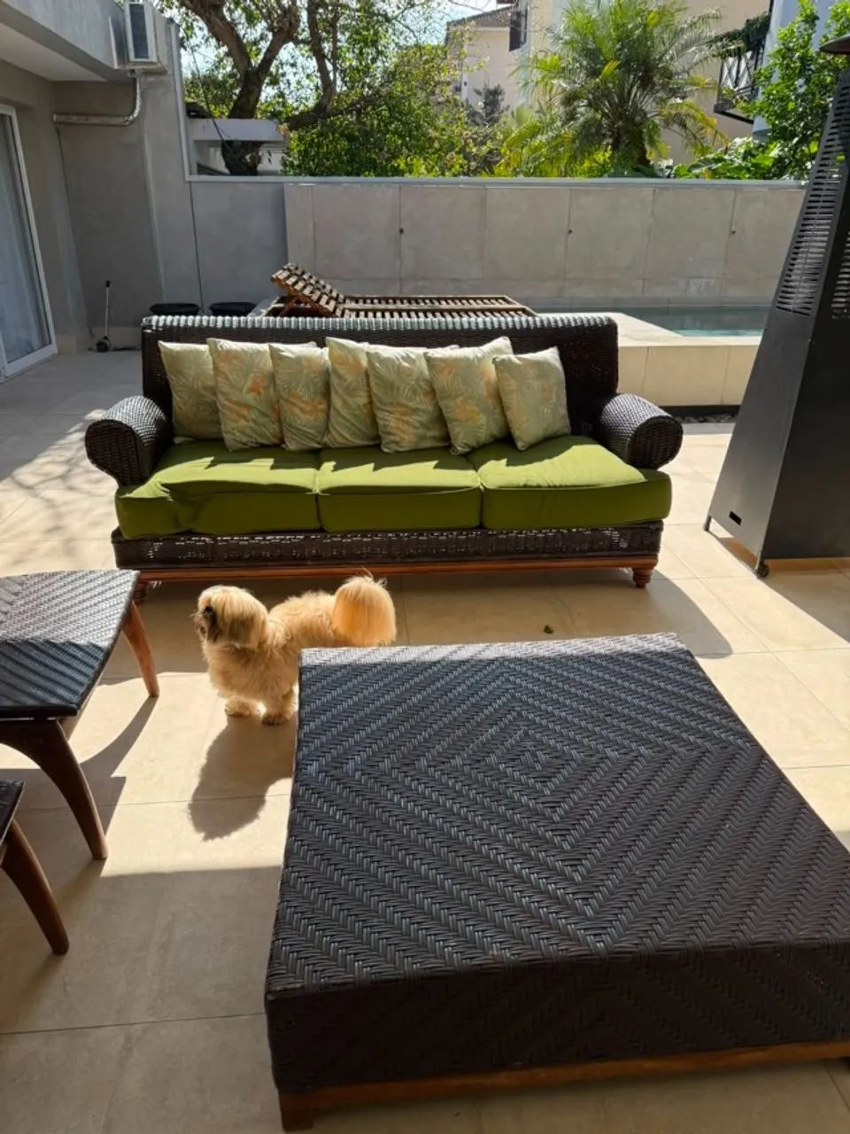Conjunto area Externa - sofa, mesa, cadeiras, banquetas