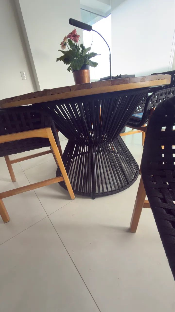 Mesa Tampo de madeira com 4 cadeiras - Foto 4