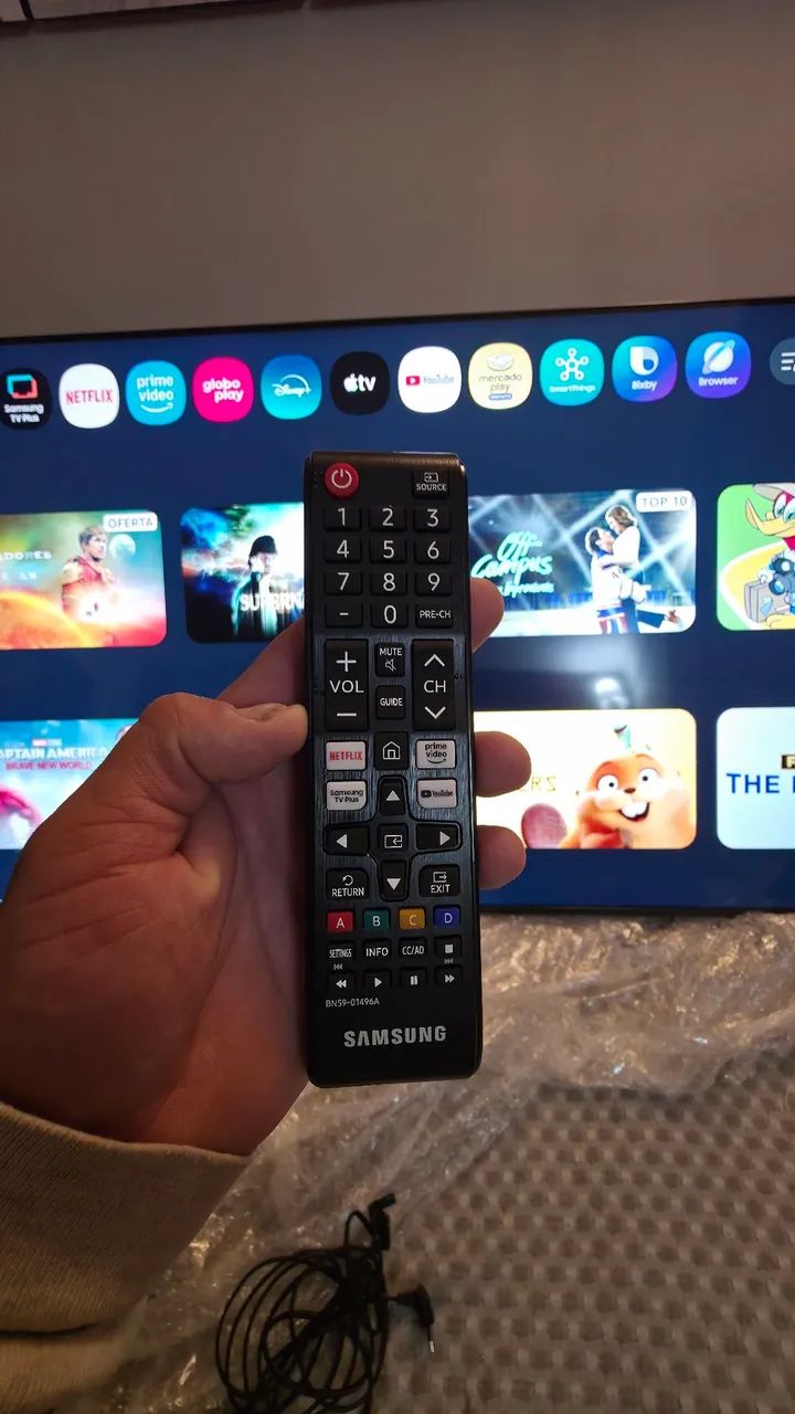 Vendo tv 65 polegadas ainda na garantia, ainda na garantia com controle, pés e suporte.  - Foto 3