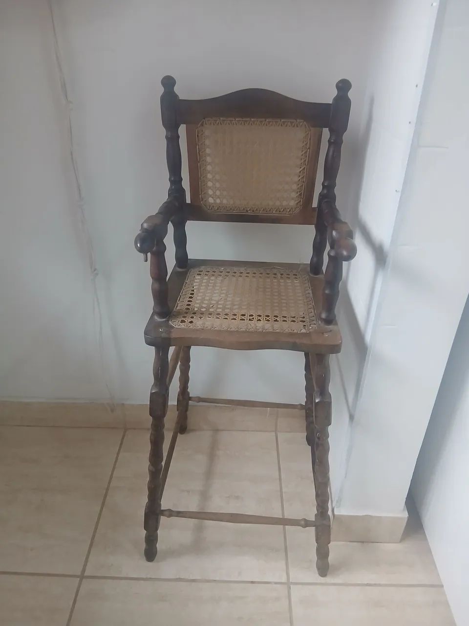 Cadeira de alimentação infantil vintage