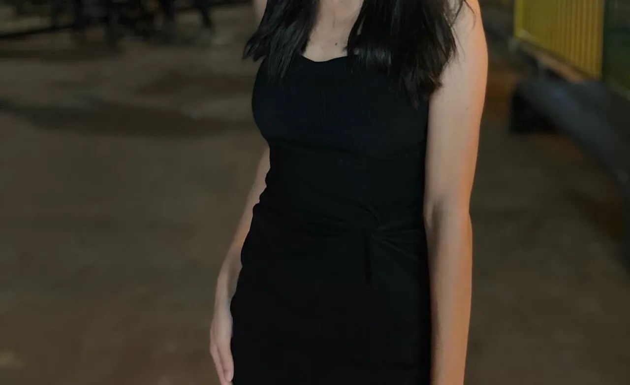 Vestido tubinho com fenda lateral - Foto 4