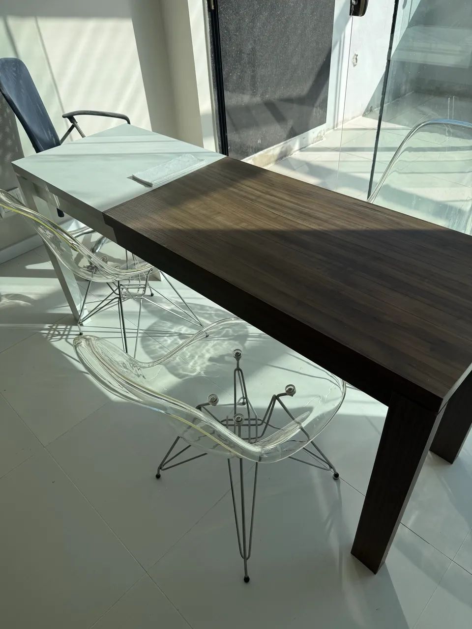 3 cadeiras transparentes lindas - Foto 2