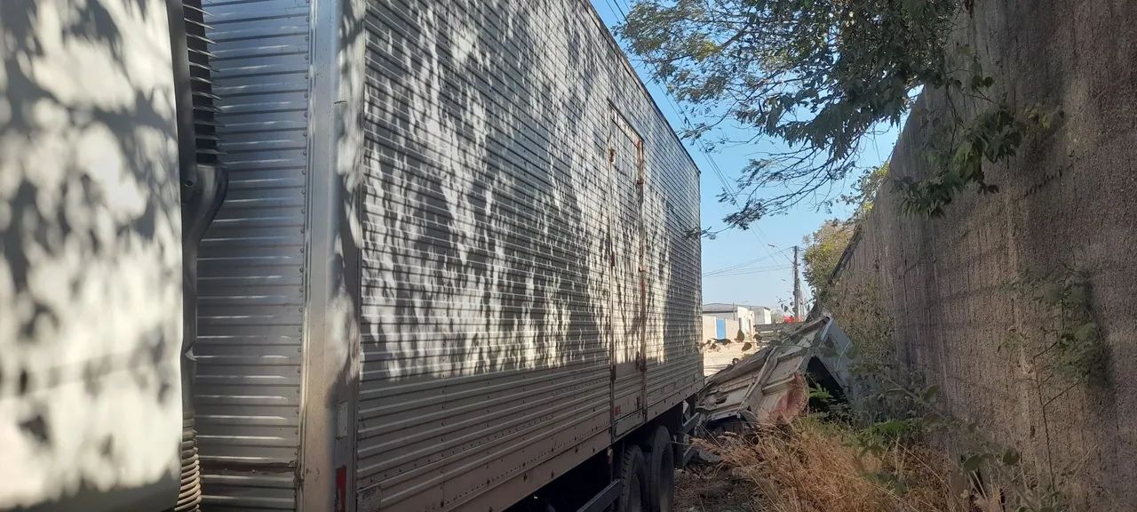 Disponível 8 mts comprimento 