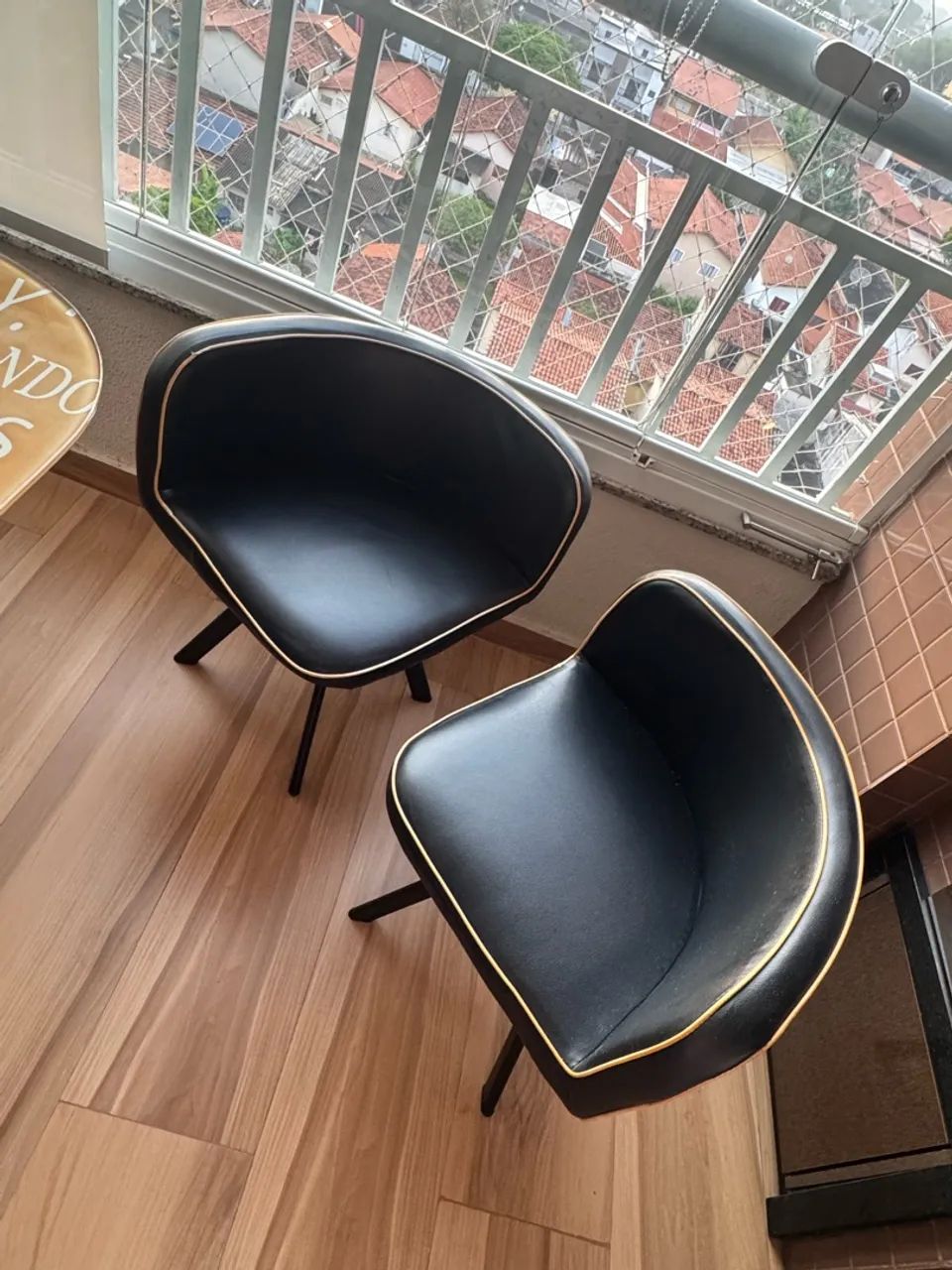 Mesa com 4 cadeiras de couro  - Foto 2