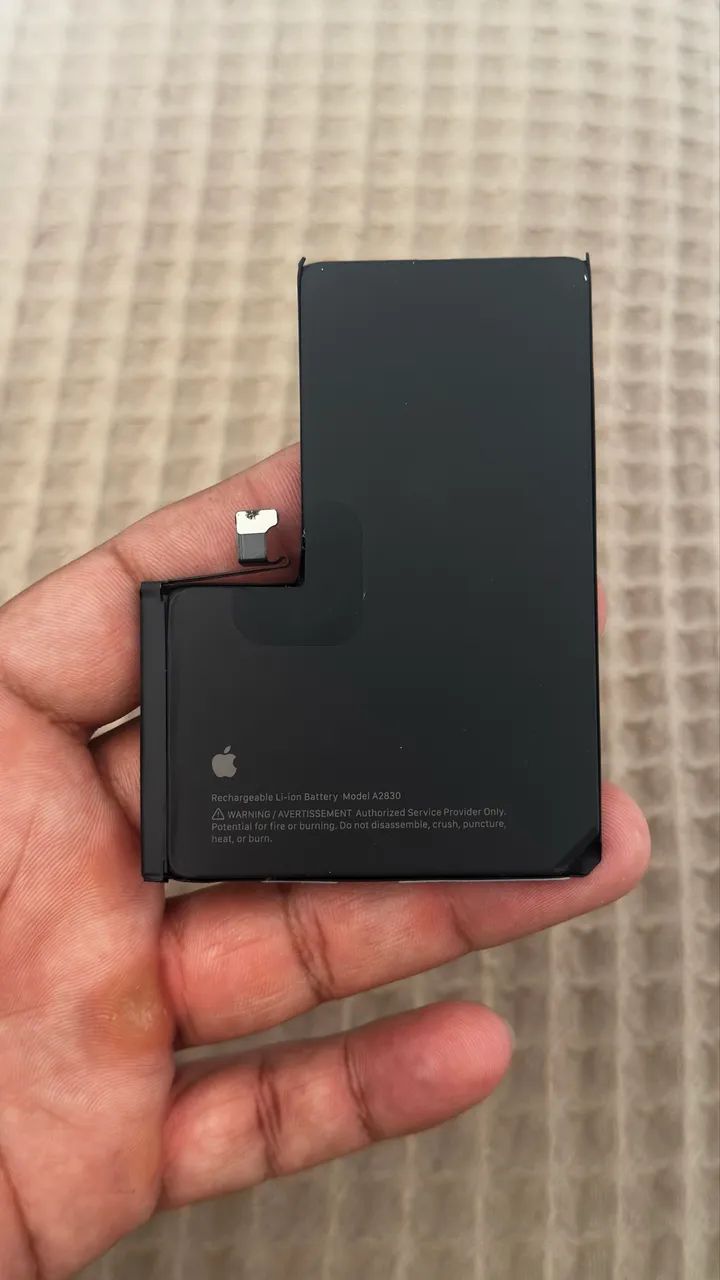 vendo bateria de iPhone 14 pro Max original   - Foto 2