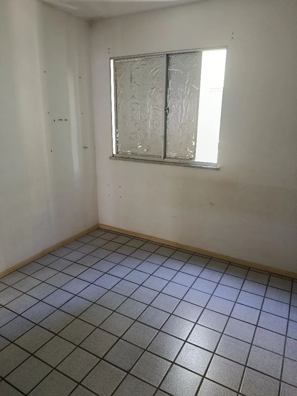 Alugo quarto no Luzia - Foto 2