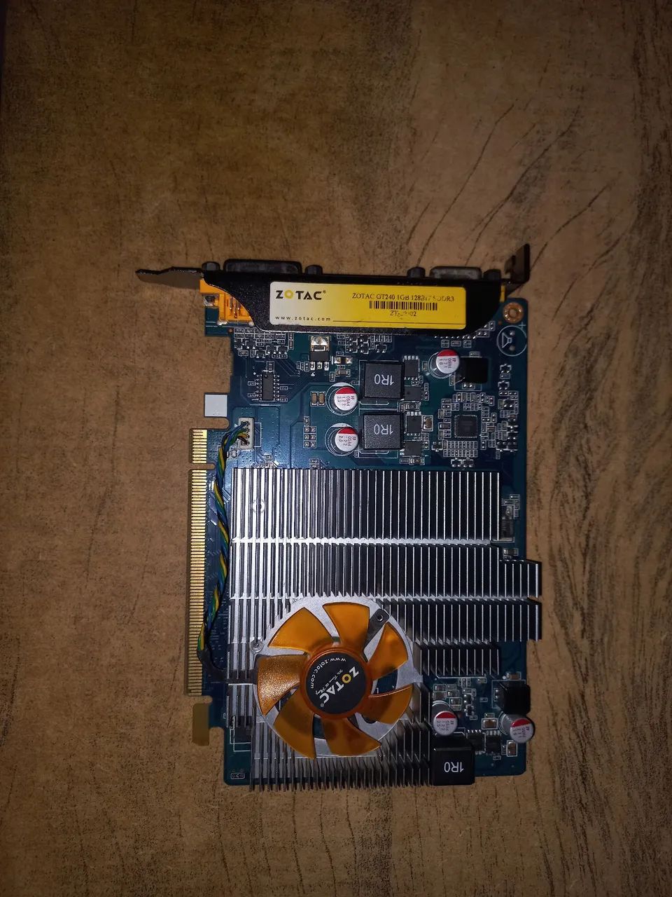 GT 240 1GB DDR3 
