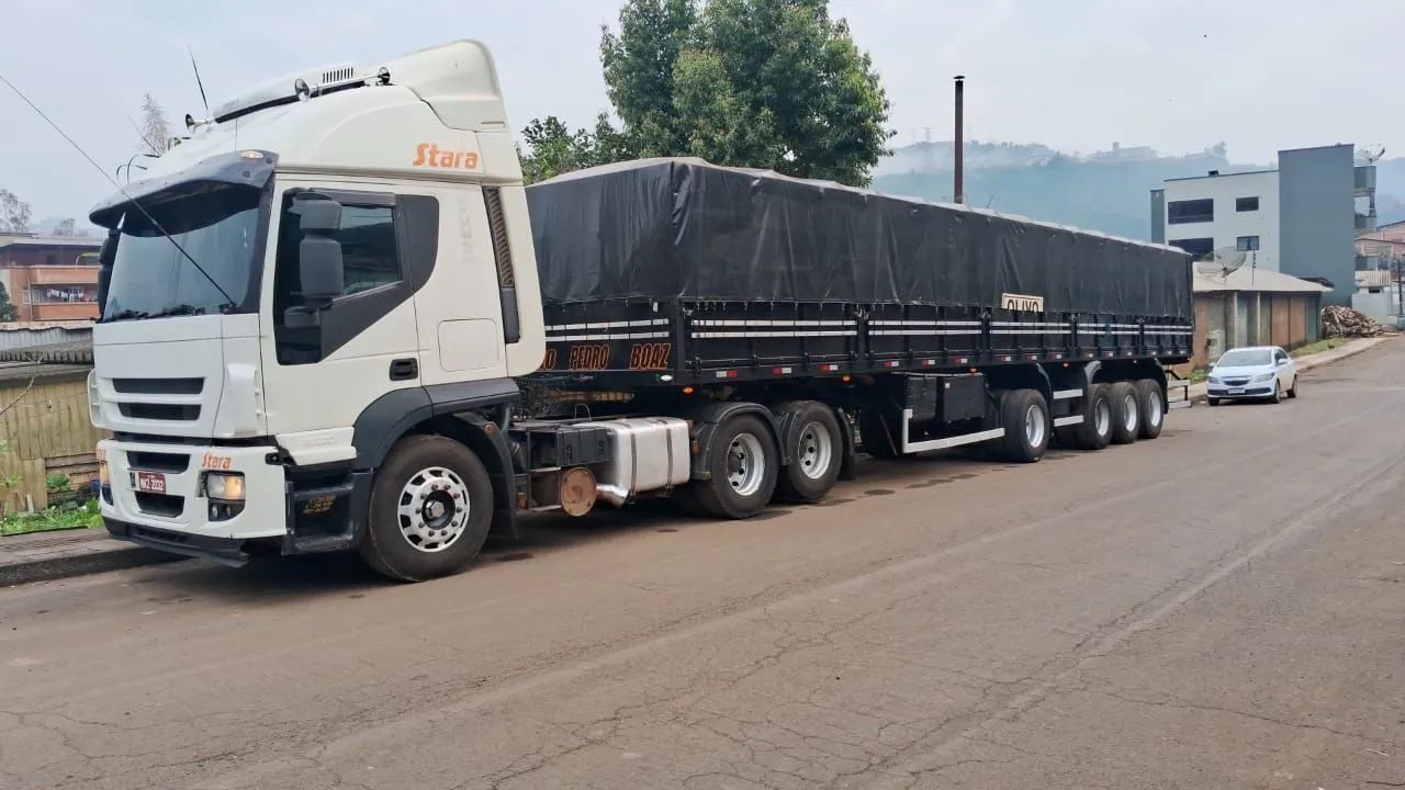 Vende-se  Iveco e graneleira - Foto 2