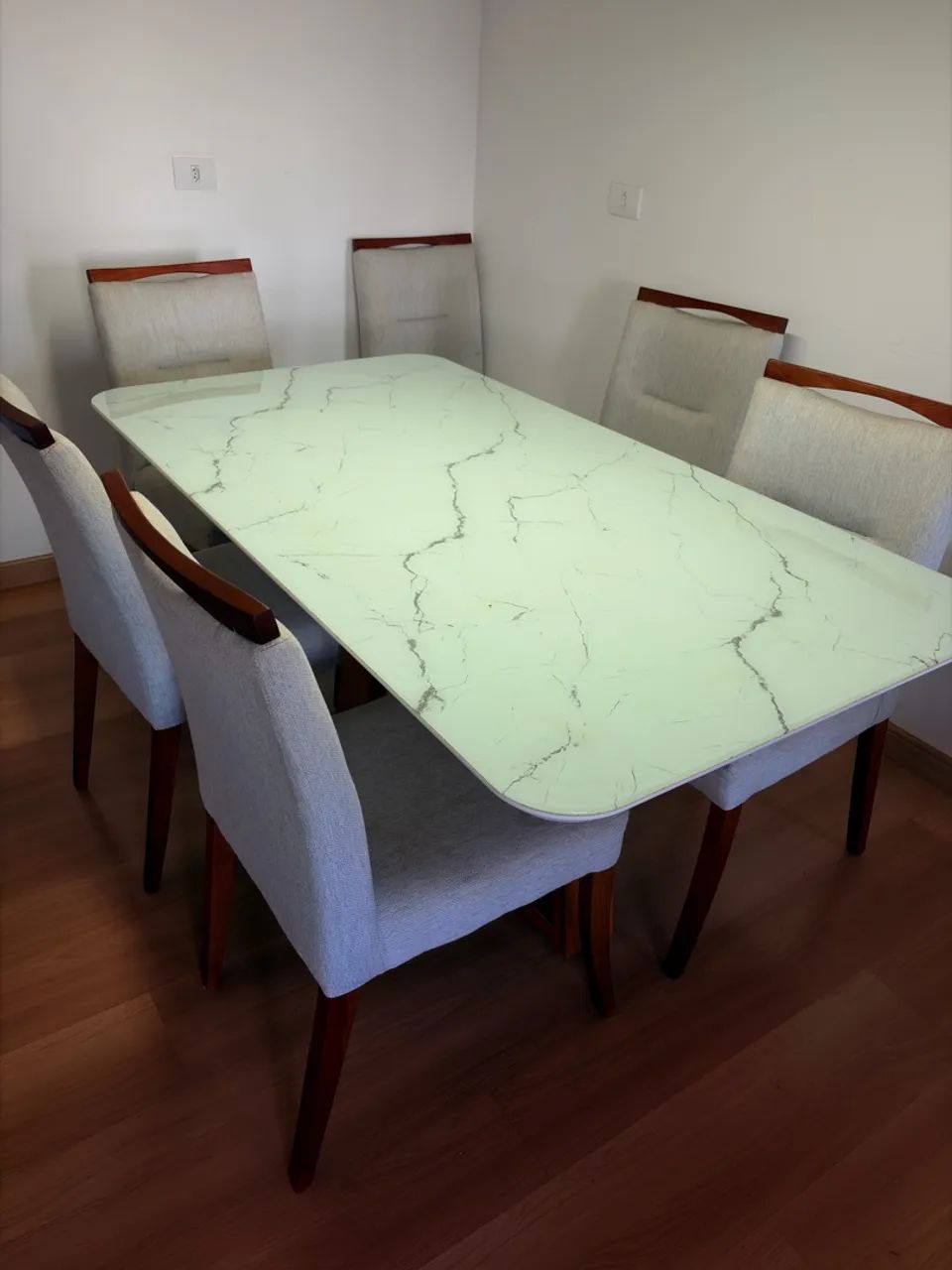 Mesa de jantar com cadeiras 