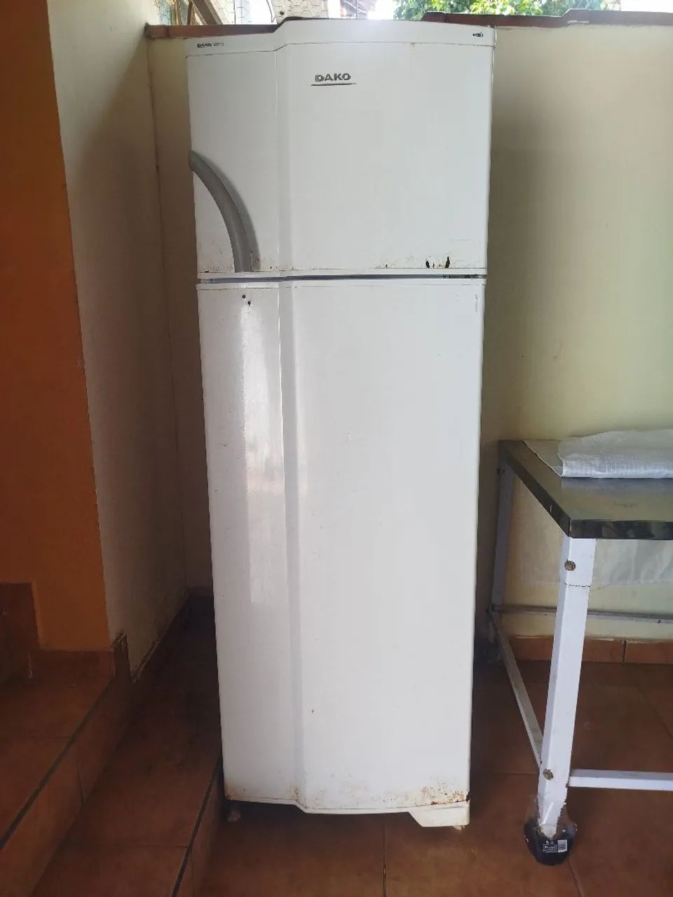 Vende-se uma geladeira 