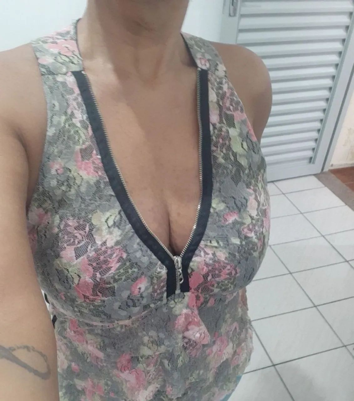 blusa com renda e elastano Tam. P Zinco Lover - Foto 4