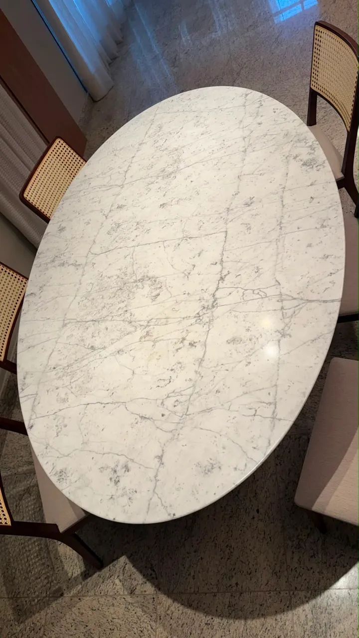 Mesa Saarinen oval-  Líder