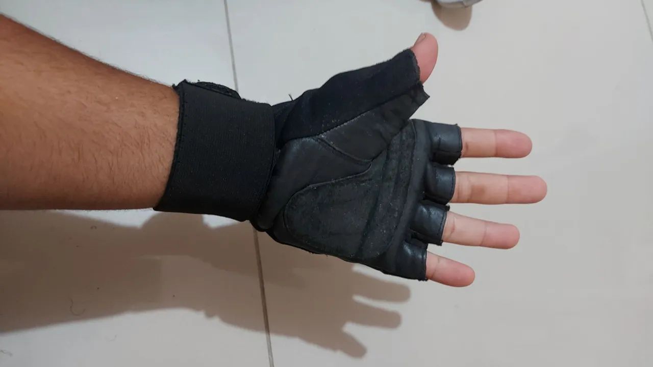 2x no cartão Luva de couro com munhequeira  - Foto 2