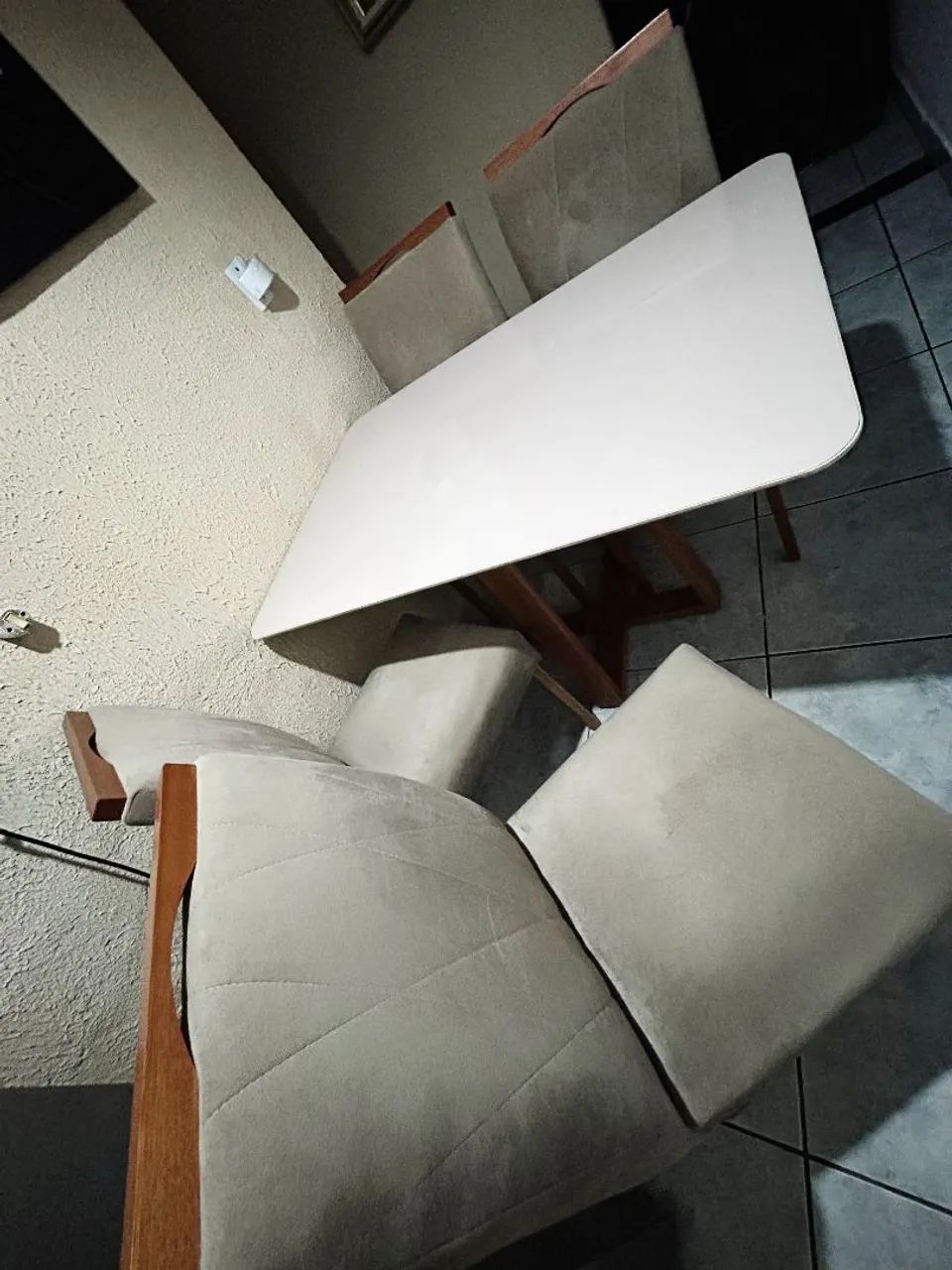 Mesa vidro com 04 cadeiras 