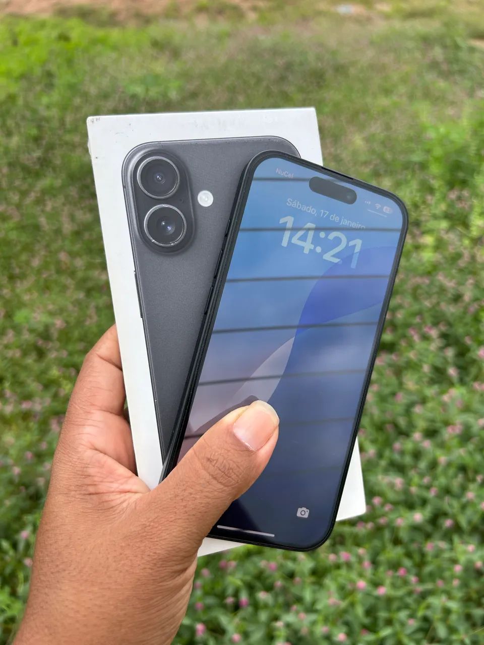 iPhone 16 Black Piano