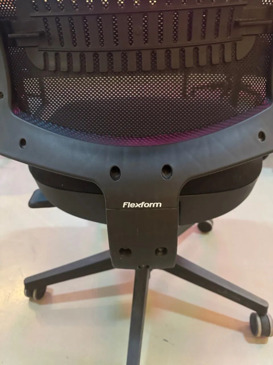 Cadeira de escritório Flexform Uni All Black - Foto 4