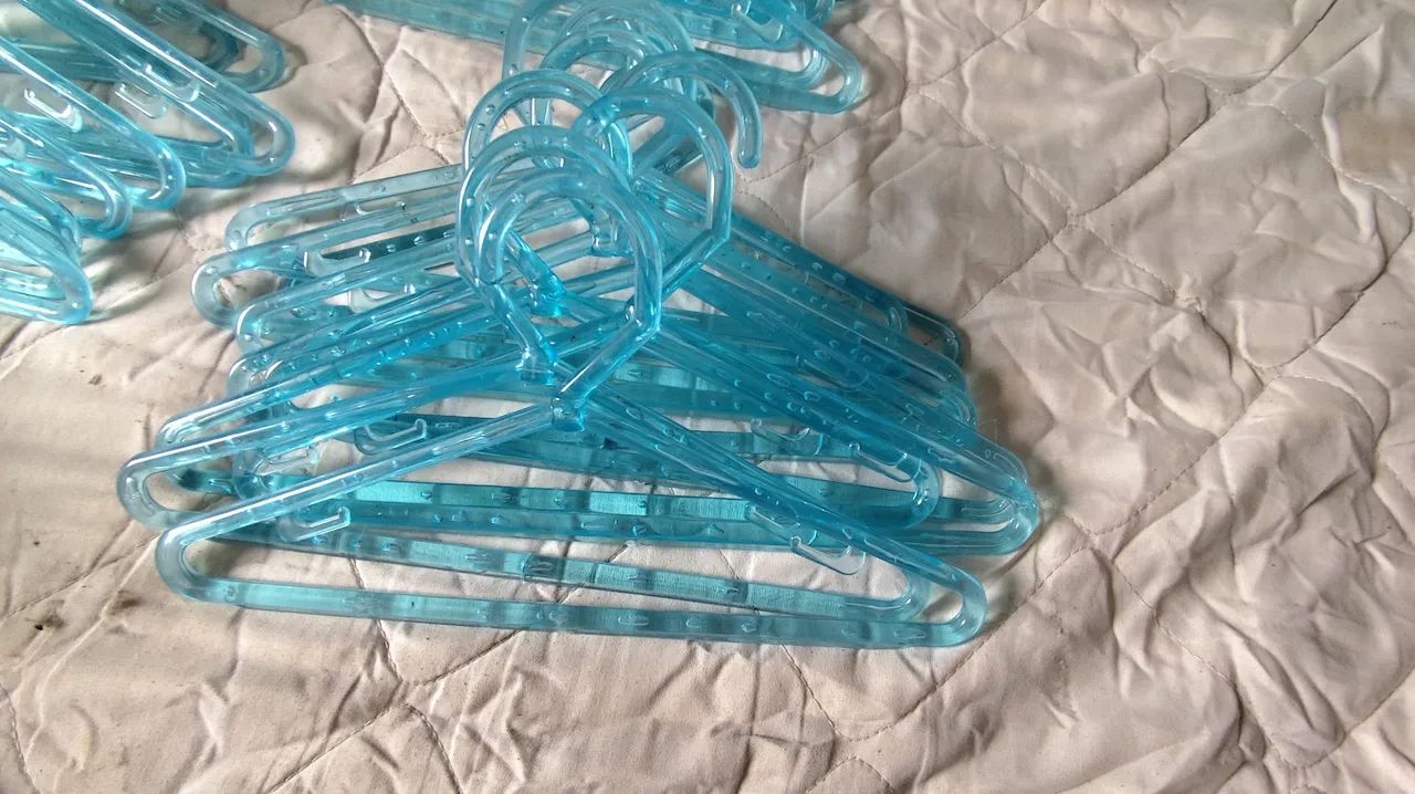 Cabides infantil em acrílico azul
