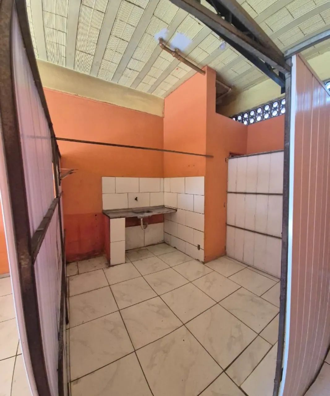 Loja comercial para aluguel com banheiro e área de apoio - Foto 5