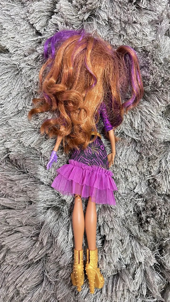 Esta é a boneca Clawdeen Wolf da coleção Frights, Camera, Action!  - Foto 2