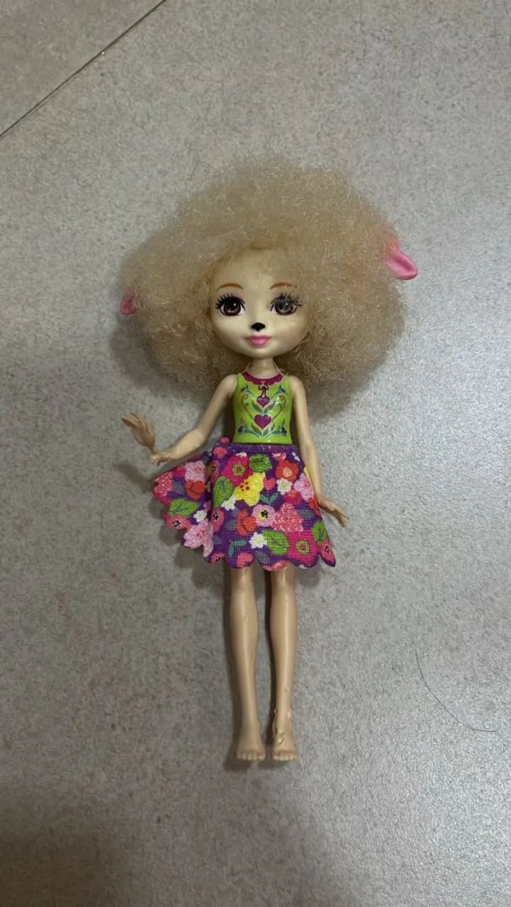 Boneca echantimals