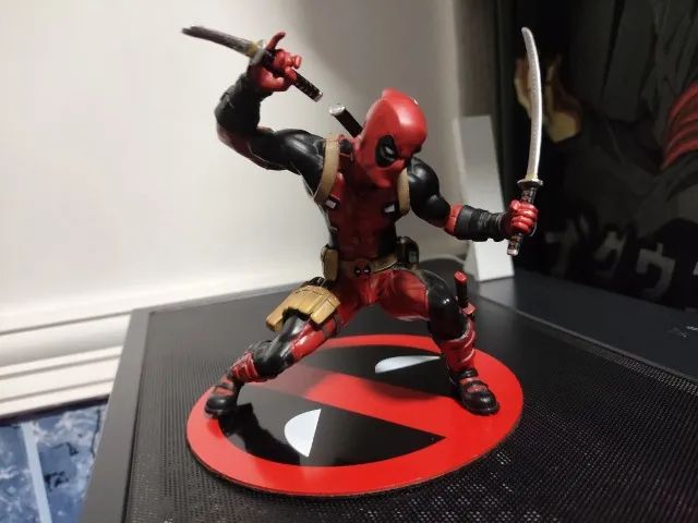 Estátua Deadpool Base Marvel - Foto 3