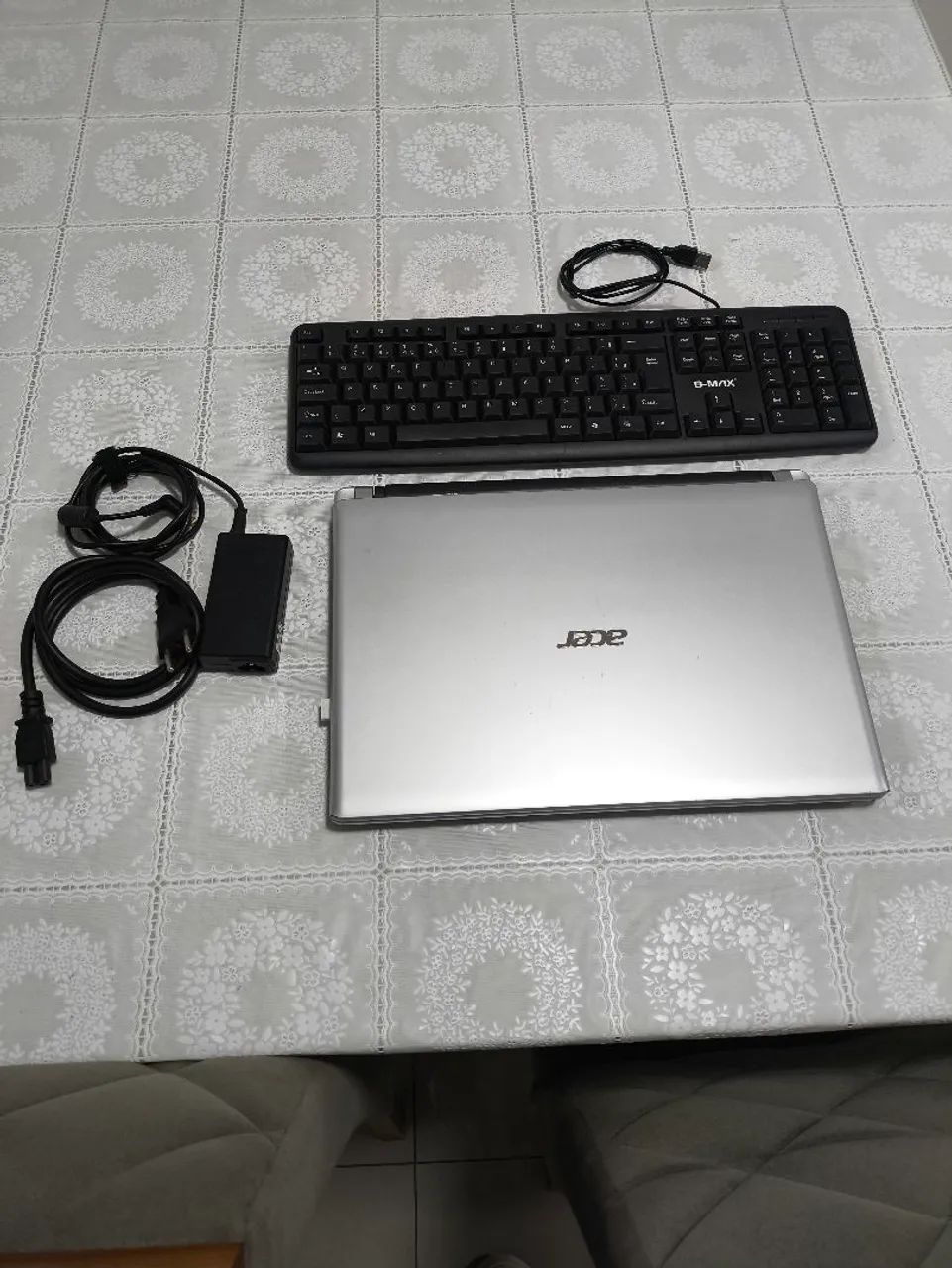 Notebook Acer 8 GB RAM e com 256 HD.
