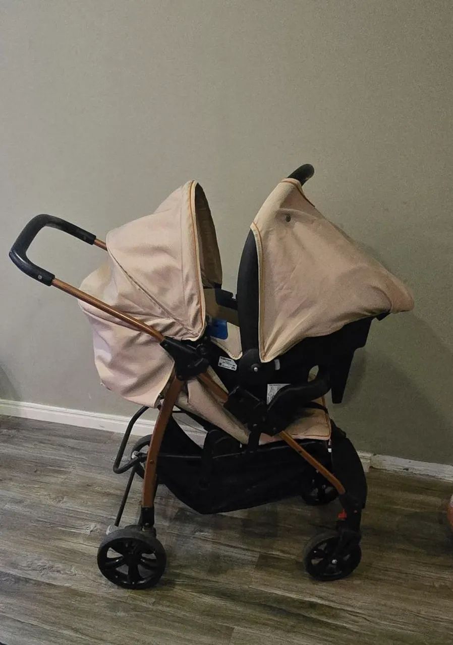 Carrinho de bebê com bebê conforto-Burigotto 