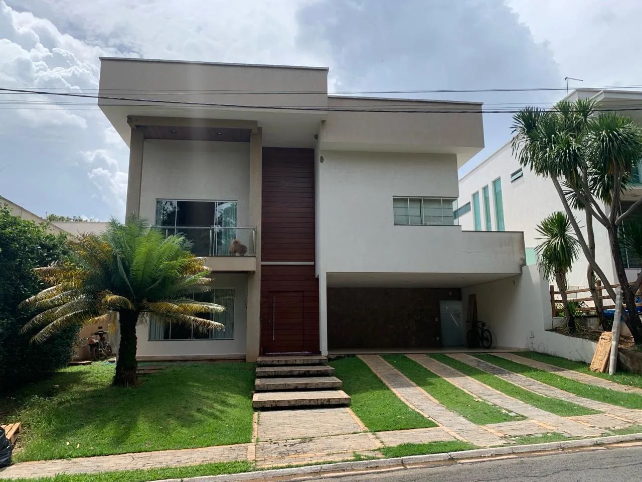 SOBRADO NO CONDOMINIO DO LAGO