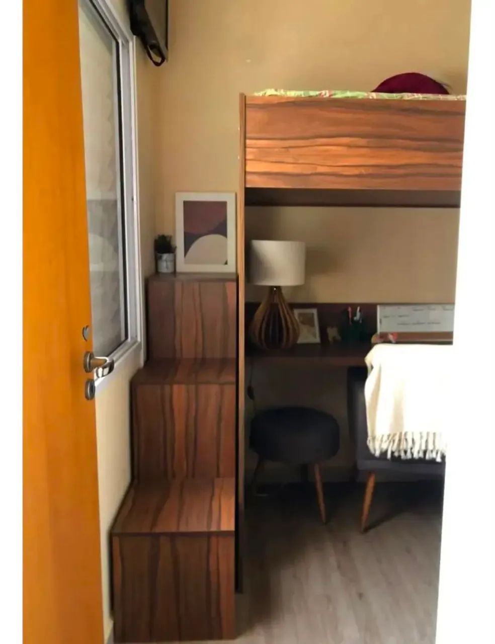 Cama suspensa com escrivaninha - Foto 4