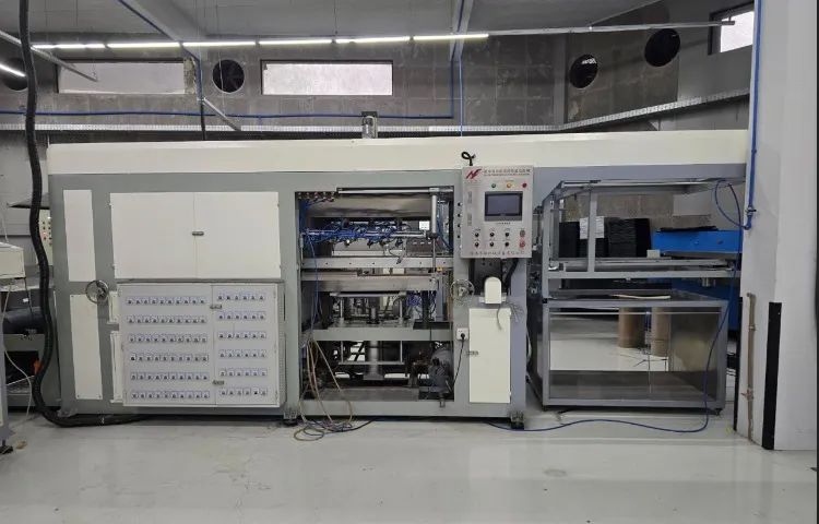 MÁQUINA VACUUM FORMING AUTOMÁTICA - ALTA PRODUÇÃO - FORNO DUPLO - EMBALAGENS