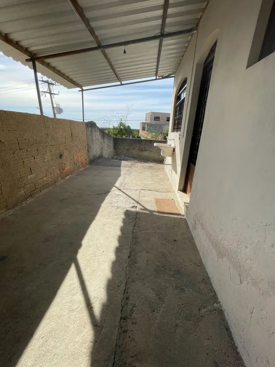 Aluga se casa e barracão  - Foto 5