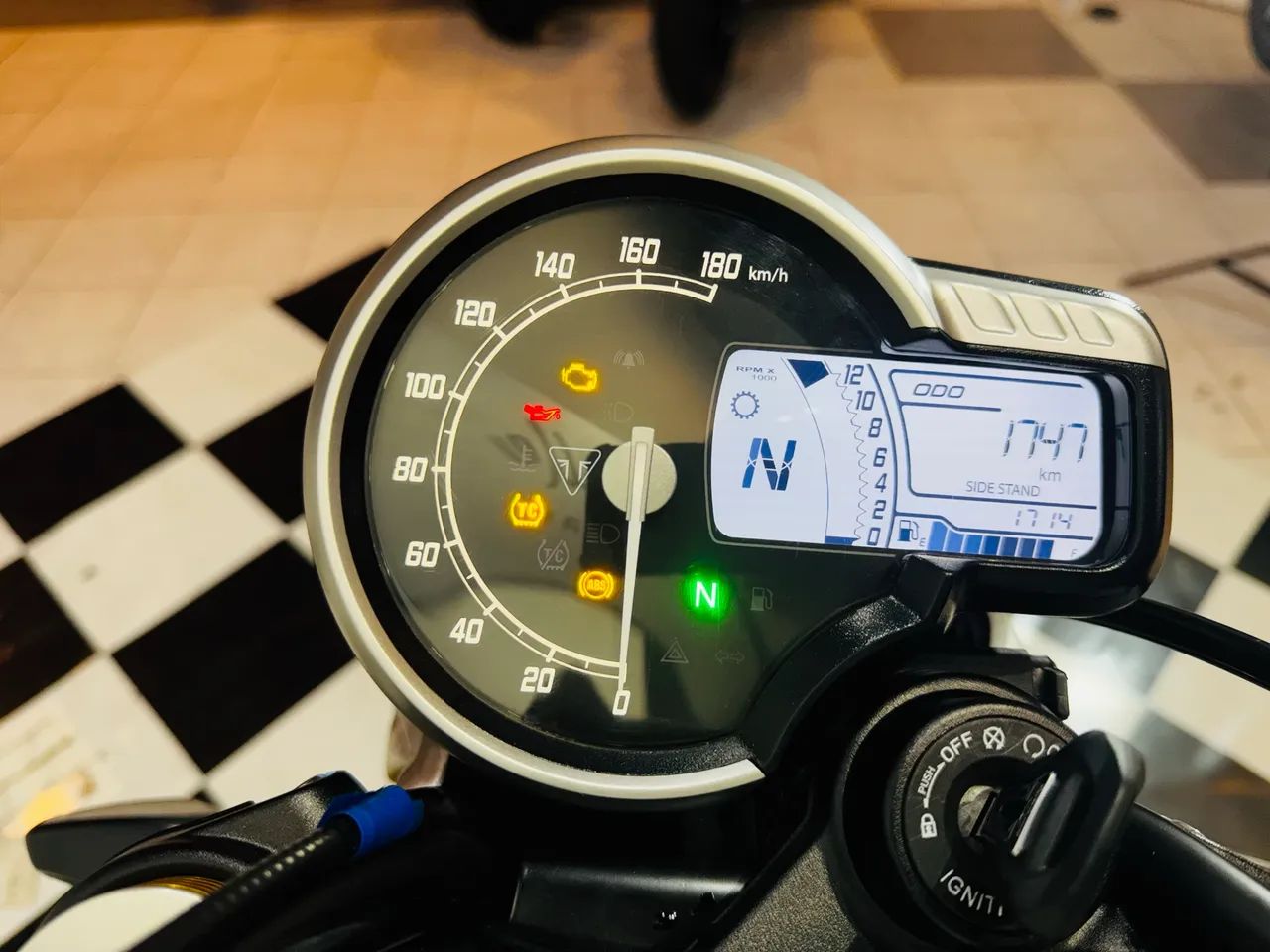 TRIUMPH SPEED 400  - Foto 5