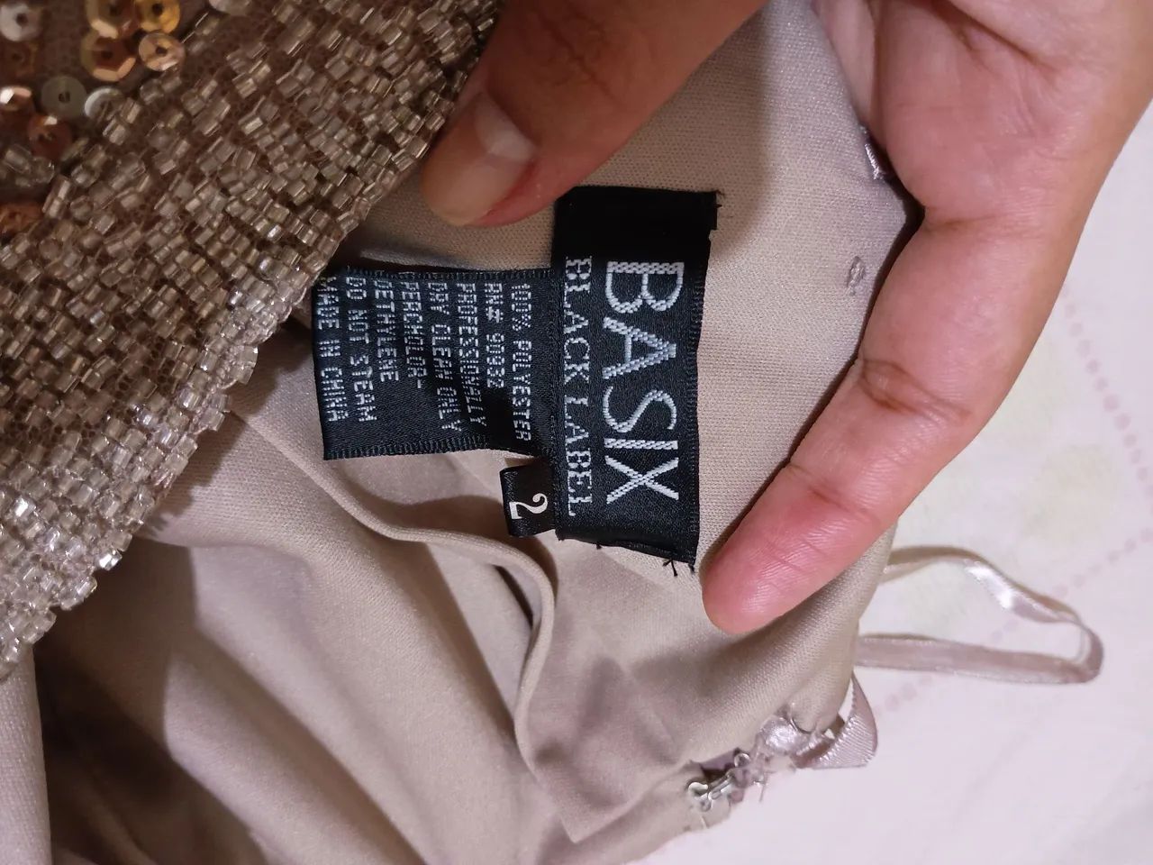 Vestido Basix Black Label dourado - Foto 2
