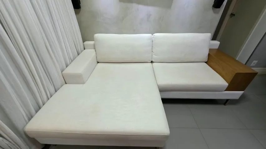 Sofá Luc Casa Barroco com chaise e nicho lateral - 2,37 m - Foto 4