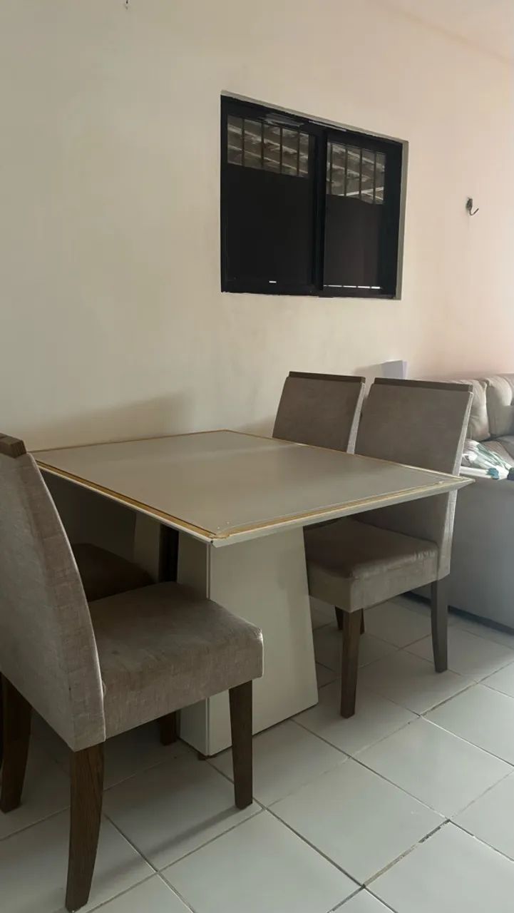 Mesa 4 cadeiras